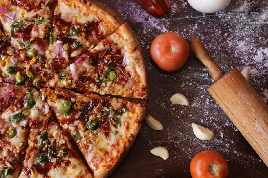 Leckere Pizza Offenfrisch zubereitet wie beim Classic Döner mit leckeren italienischen sowie türkischen und amerikanischen Essen mit Lieferservice in Ennigerloh.